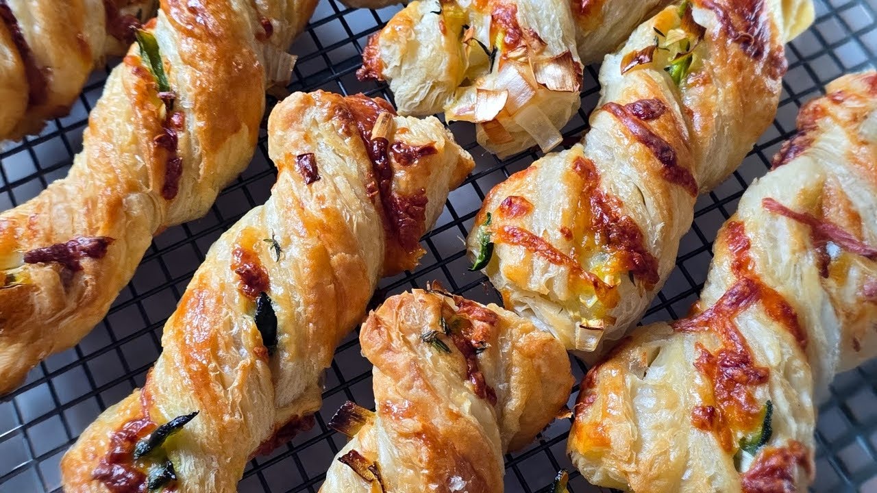Cheese puff pastry twists #food #foodie #cooking #puffpastry #baking #delicious #yummy
