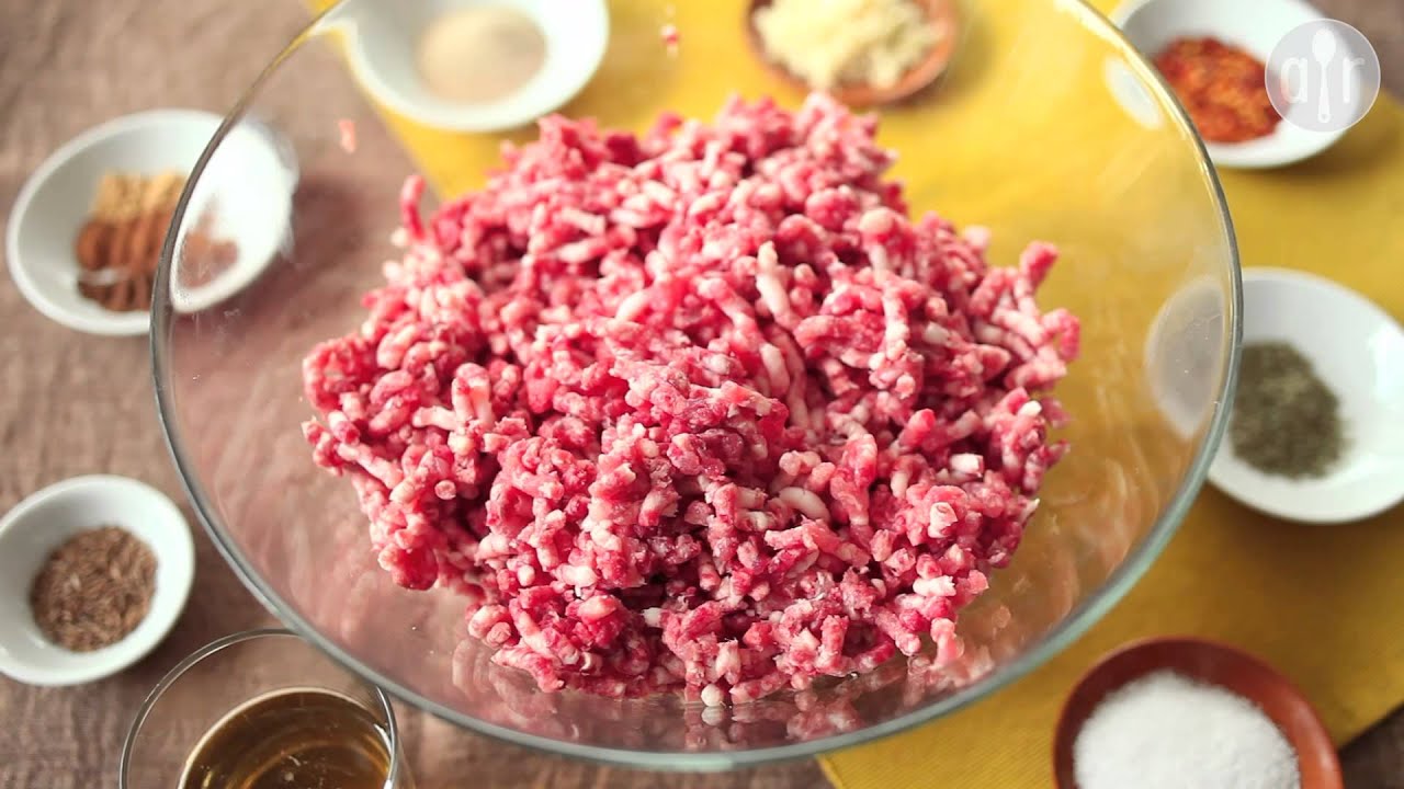 Saucisses bratwurst bien relevées