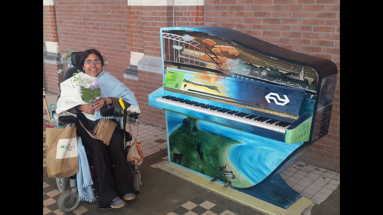 Hasi ban gaye (cover) on beautifully painted public piano