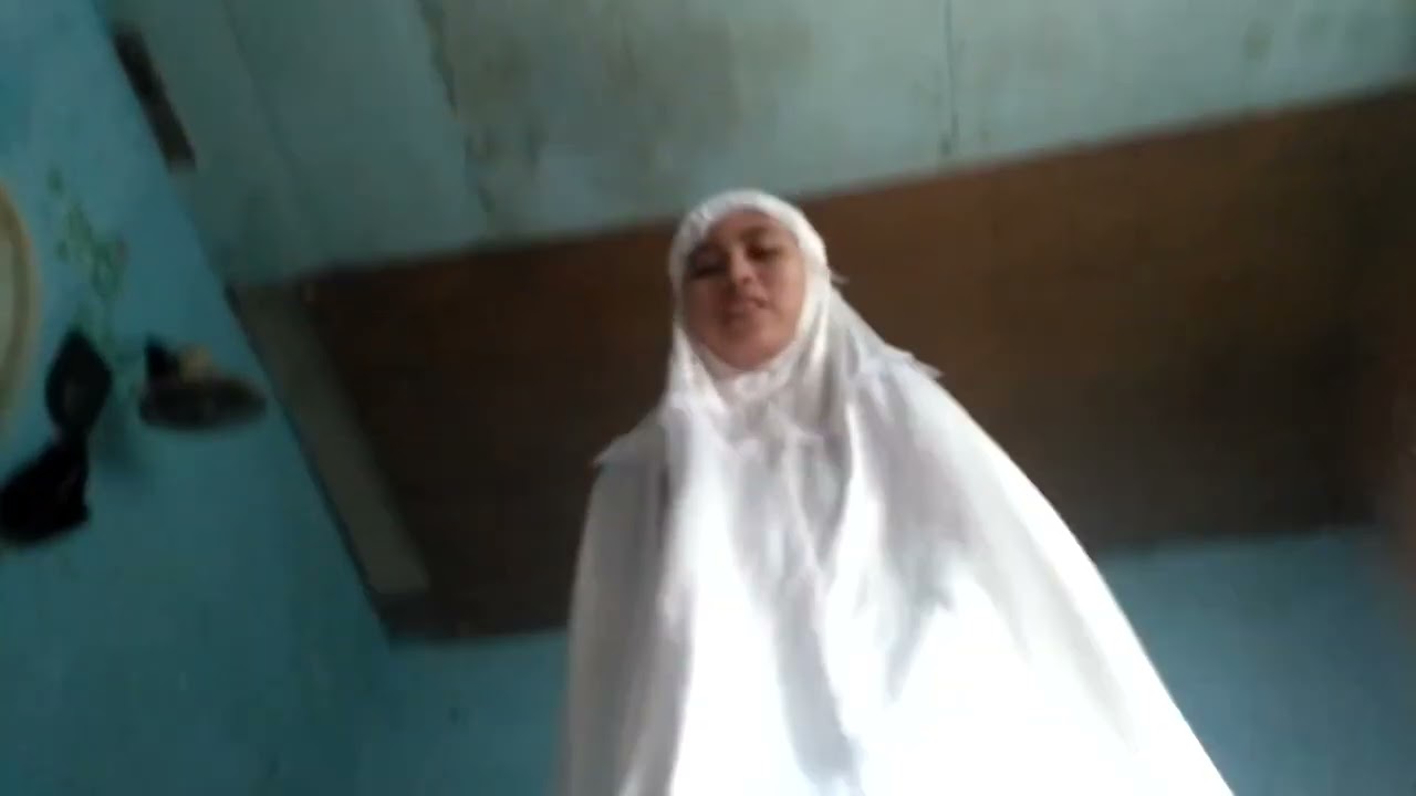Mbk Nay sholat diganhggu