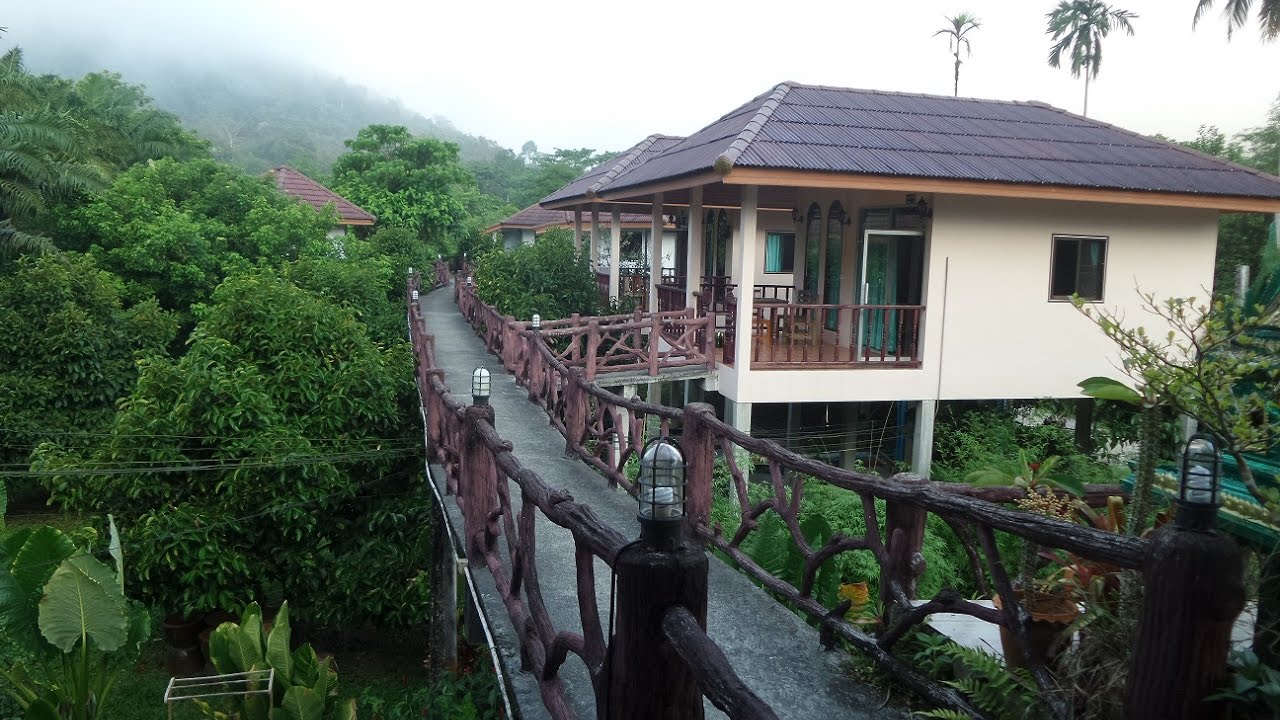 Khao Sok Jungle Huts Resort, Khao Sok National Park, Thailand