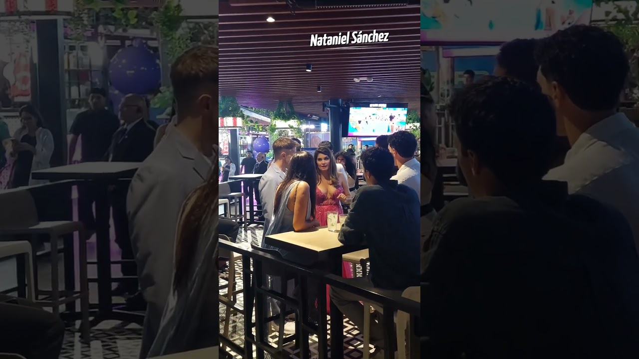 Nataniel Sánchez, a su llegada al avant premiere de la película 🎬 "Mi Mejor Enemiga"