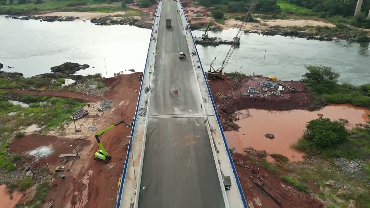 Oníbus cai no Rio Tocantins#pontejk #noticias #dnit #estreito