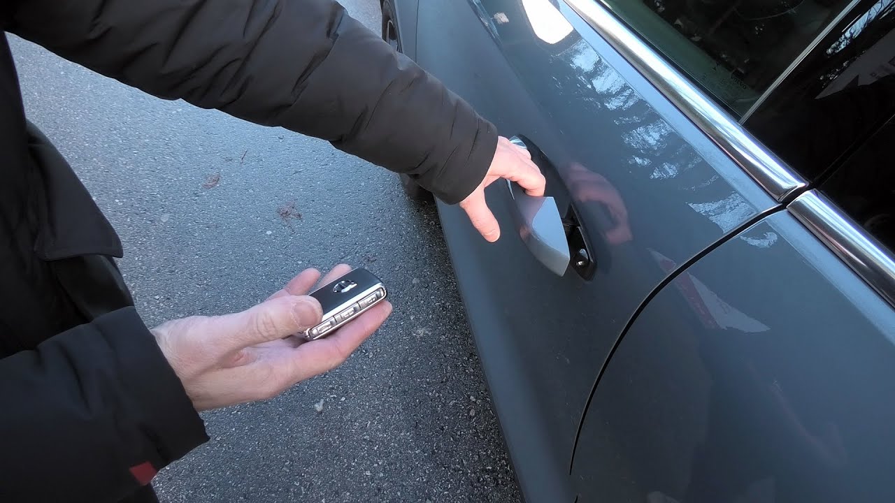 Volvo XC40 (2019-2025): Pila de la llave inteligente agotada. &iquest;C&oacute;mo desbloquear y arrancar el coche?