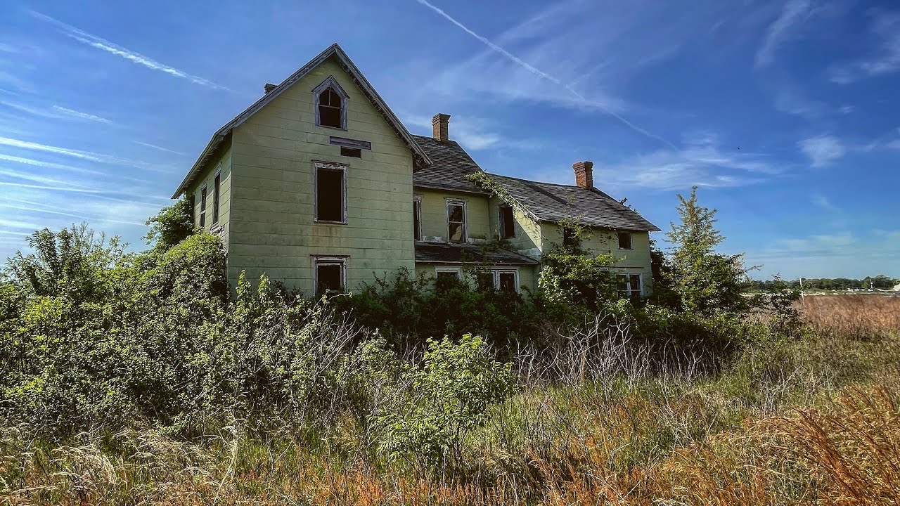 Sad 150 year old Derelict Farm House Up North in Delaware