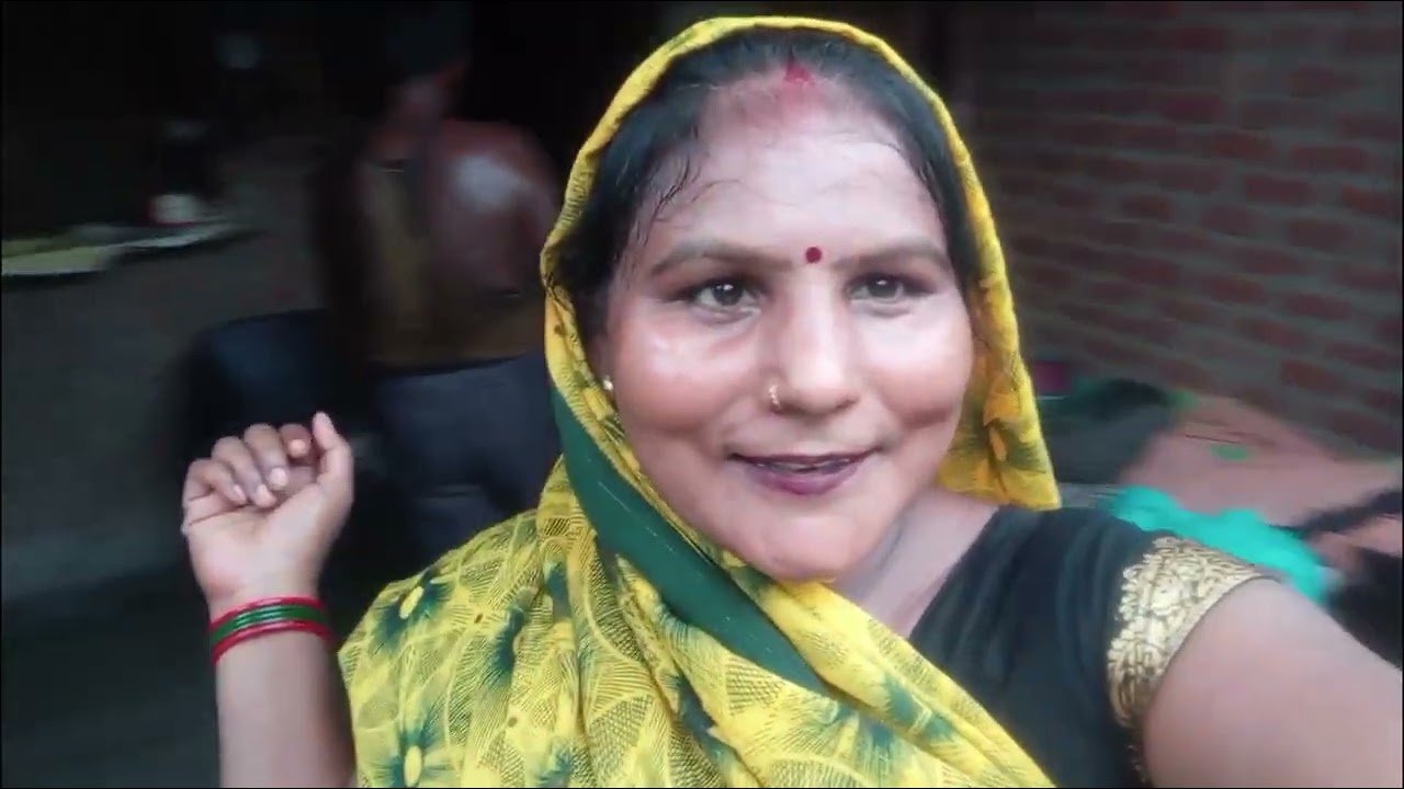 मैं माला बन गई थी मंदिर में पूजा करने और वहां पर काजल दीदी से भी मिलाई 🙏🙏