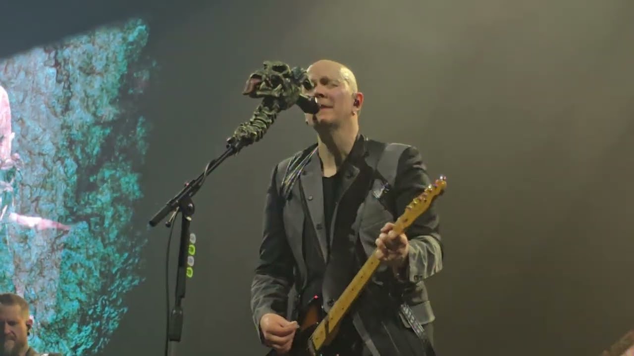 Apulanta & Sinfonia Lahti - Koneeseen kadonnut & Maanantai @ Nokia Arena, Tampere 25.10.2024