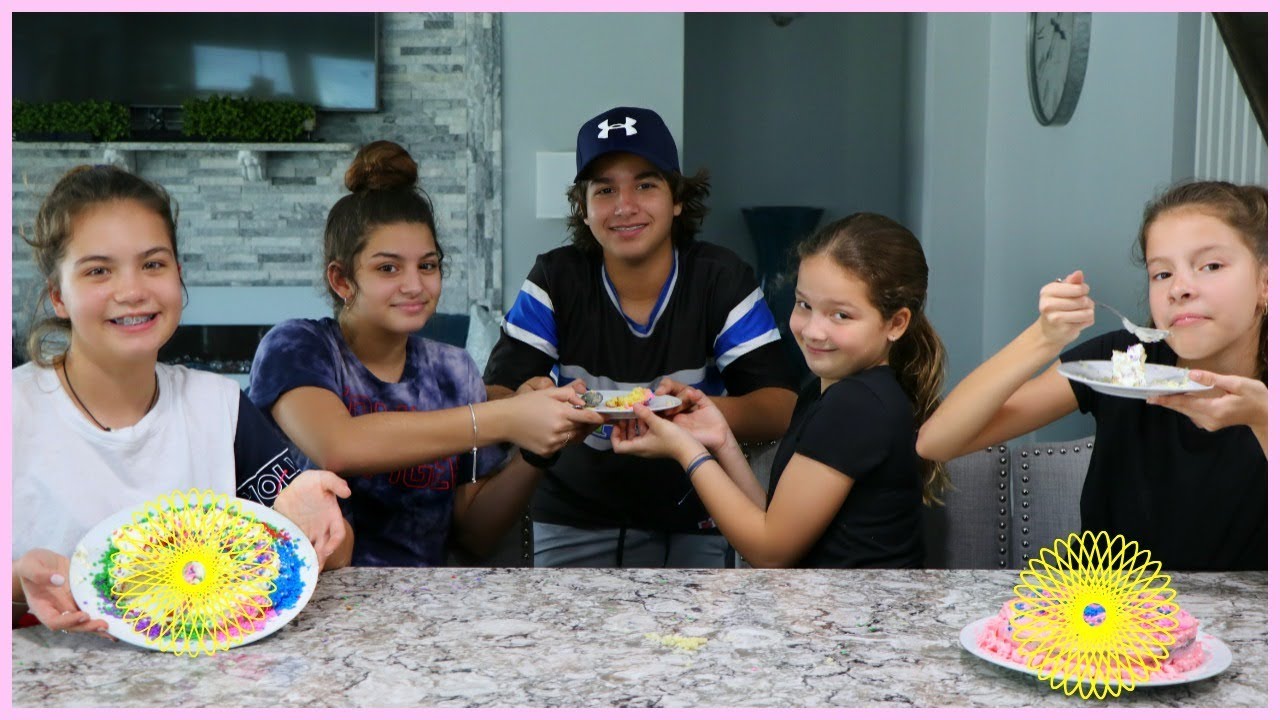 OLDER vs YOUNGER SIBLING CAKE CHALLENGE | SISTER FOREVER