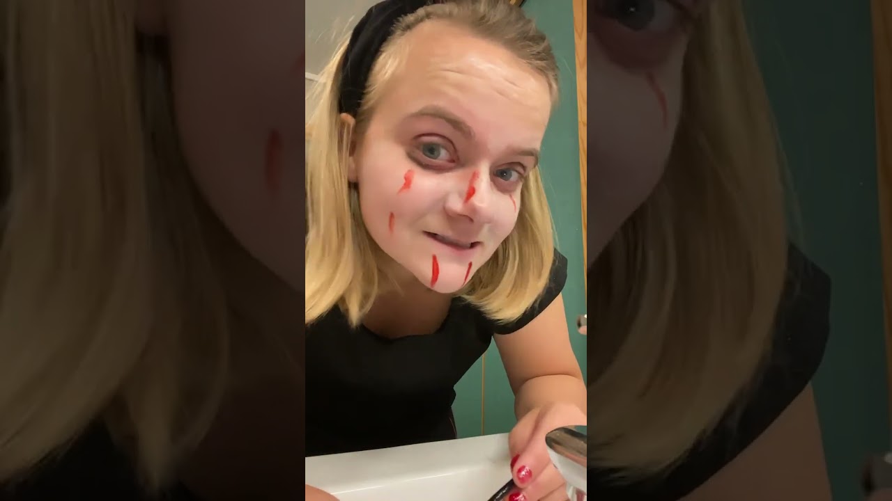 Sånt ble sminkelooken te halloween å hvist dokke vil ha flere sminke video så kommenter nedforbi