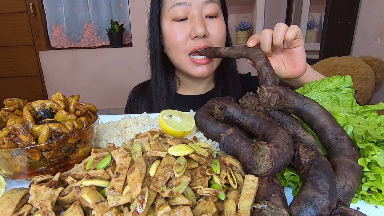 Yongchak Singju || Home Made Pork Sausage And Pork Intestine Curry Mukbang