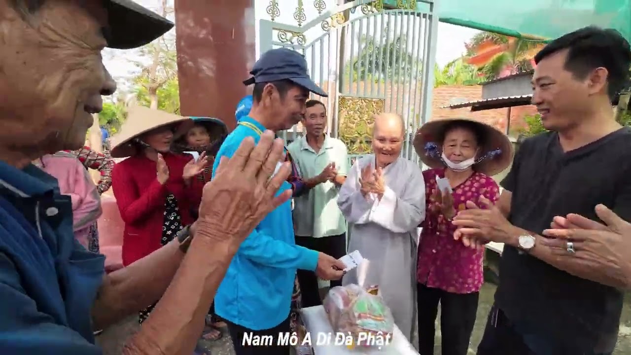 Chùa Túy Trúc Định An, Phát Quà Cho Bà Con Ăn Tết