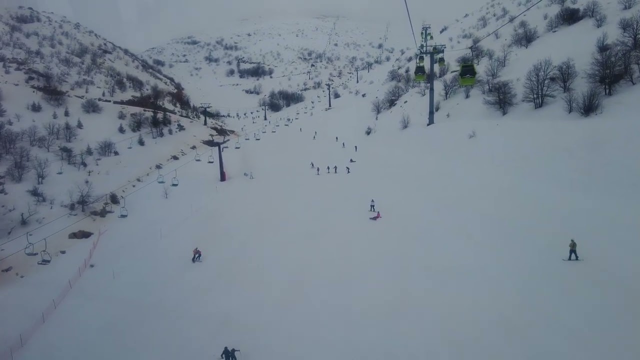 Free clip: Ski at a Snowy Mountain - No copyright.