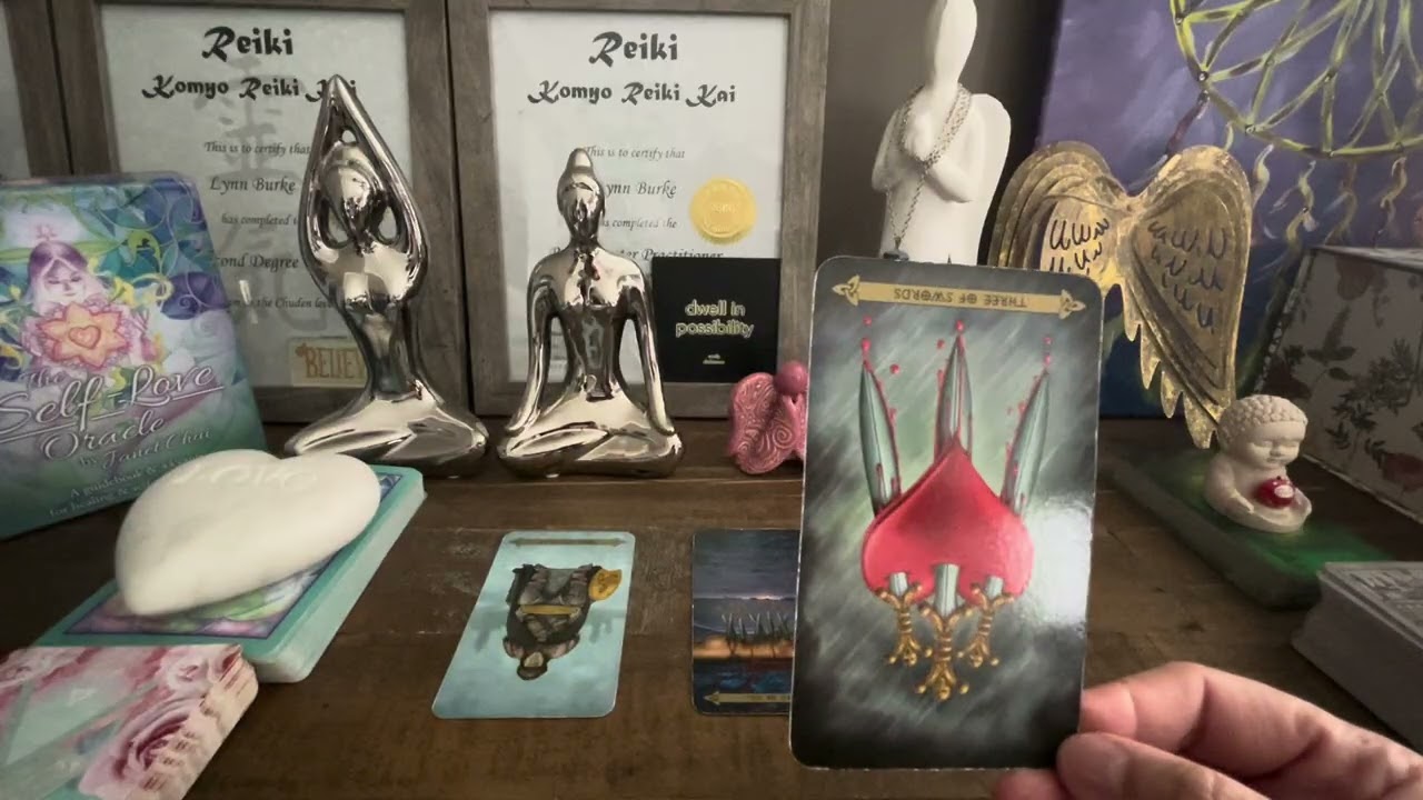 CAPRICORN ♑️  You are releasing control and mental burdens now to heal old heartbreak and move⤵️⤵️⤵️