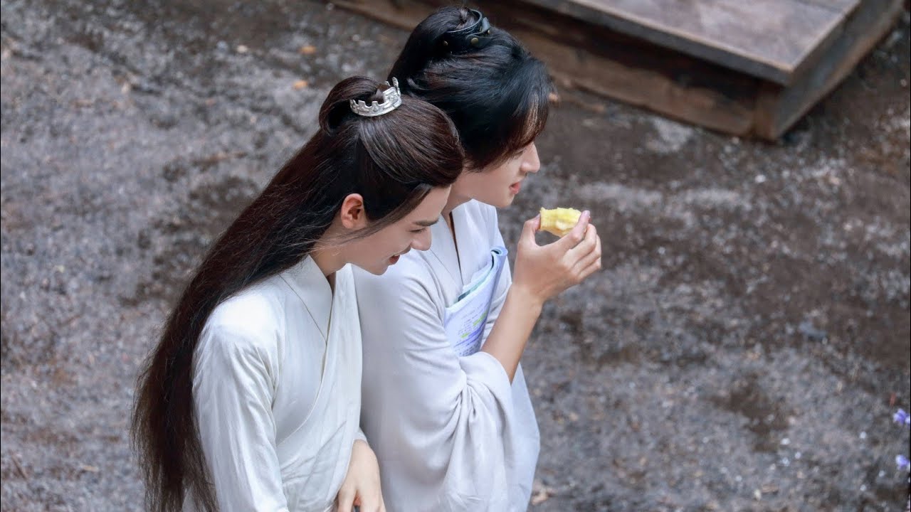 「EngSub」相互吸引的孔雀💫。俗话说：“有些人，一旦遇见便一眼万年；有些心动，一旦开始便覆水难收。”