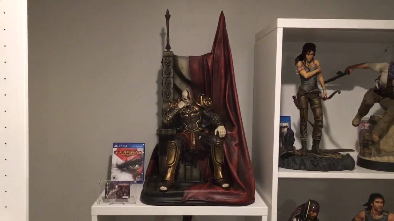 Gaming heads Kratos on throne ex unboxing and review