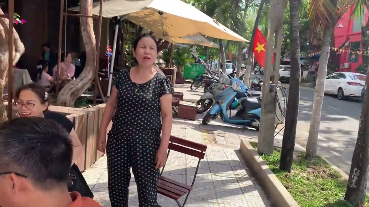 Gia đình du xuân năm mới - mồng 4 tết 2026