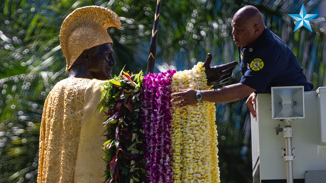 Ceremony drapes King Kamehameha I statue in lei