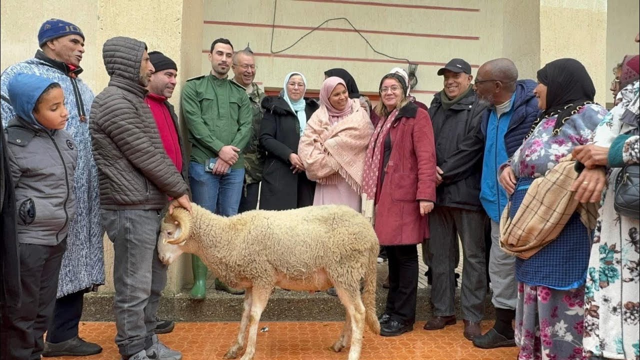 مغربية ولدت في معسكر الايواء من الفيضانات السلطات دبحت للمولود.. وملامح انسانية تعكس شخصية المغرب 