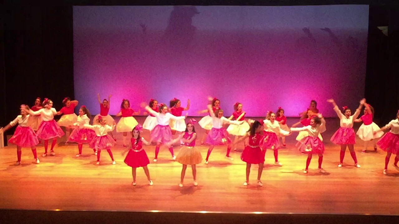 LA BELLEZA DEL FUEGO Y SUS DAMAS   EN  EL XXI CONCURSO PLAYBACKS  INFANTIL.