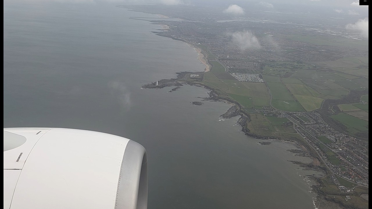 Newcatle Airport (NCL) descent and landing