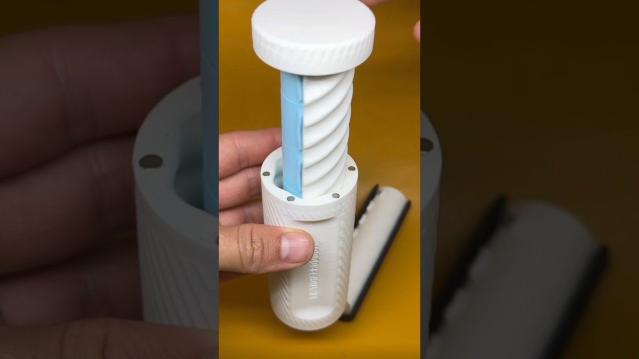 Скручивающаяся бутылочка для таблеток 🥸 #productdesign #oddlysatisfying #diy
