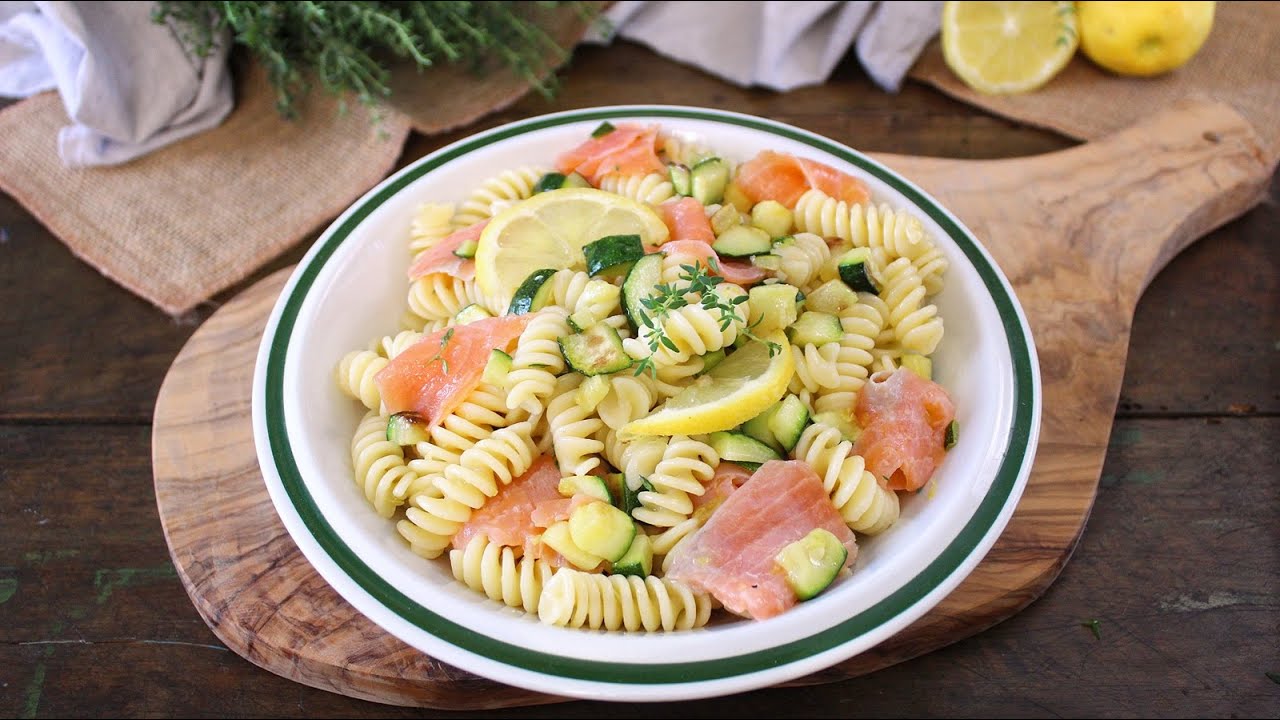 PASTA FREDDA CON SALMONE E ZUCCHINE- facile e veloce