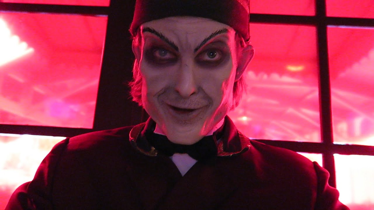 The Usher Took My Camera At The Halloween Horror Nights Scare Actor Dinner & Review!!!