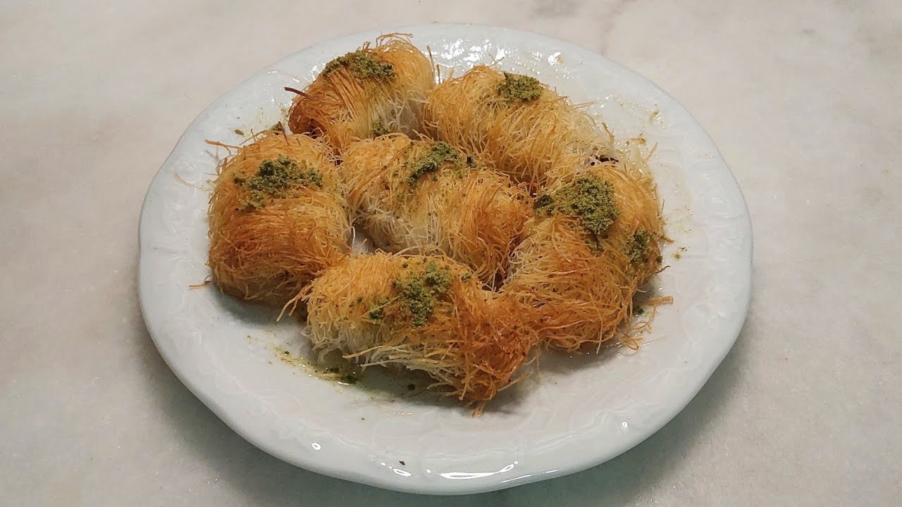 Cevizli Kadayıf sarma tarifi üstü kıyır kıyır ortası cevizli kadayıfa bayılacaksınız ölçü açıklamada