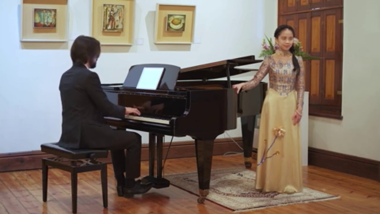 Ying-Shan Tseng sings Roode - Oktobermaand & Arditi - Il bacio