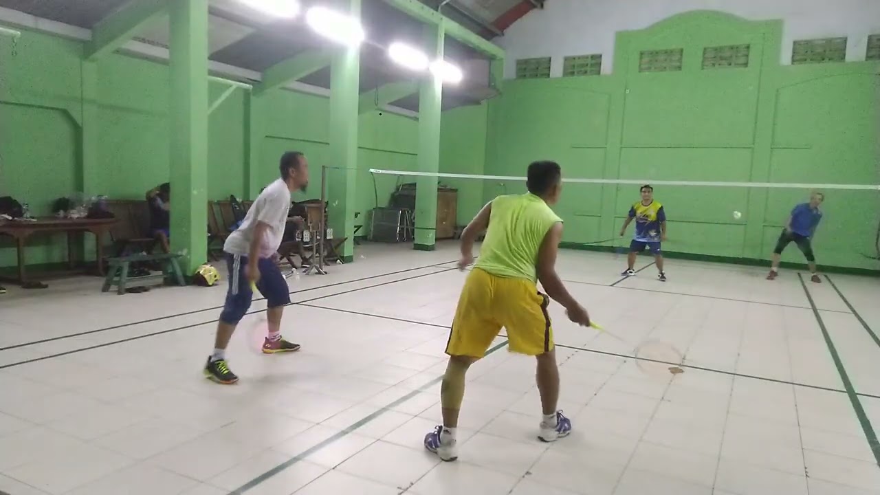 PB. FERNANDO | Grade B (Taim & Irli Vs Kasapuhan) Jangan Meremehkan Lawan - Latihan Badminton Rutin