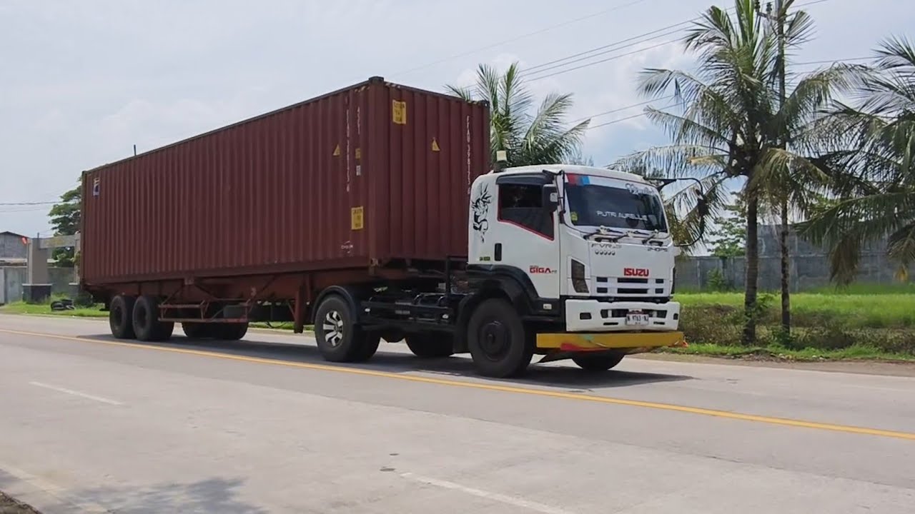 Truk Tangki Trailer PT AKR, Truk Kontainer Panjang Isuzu, Truk Trailer Panjang Hino 500