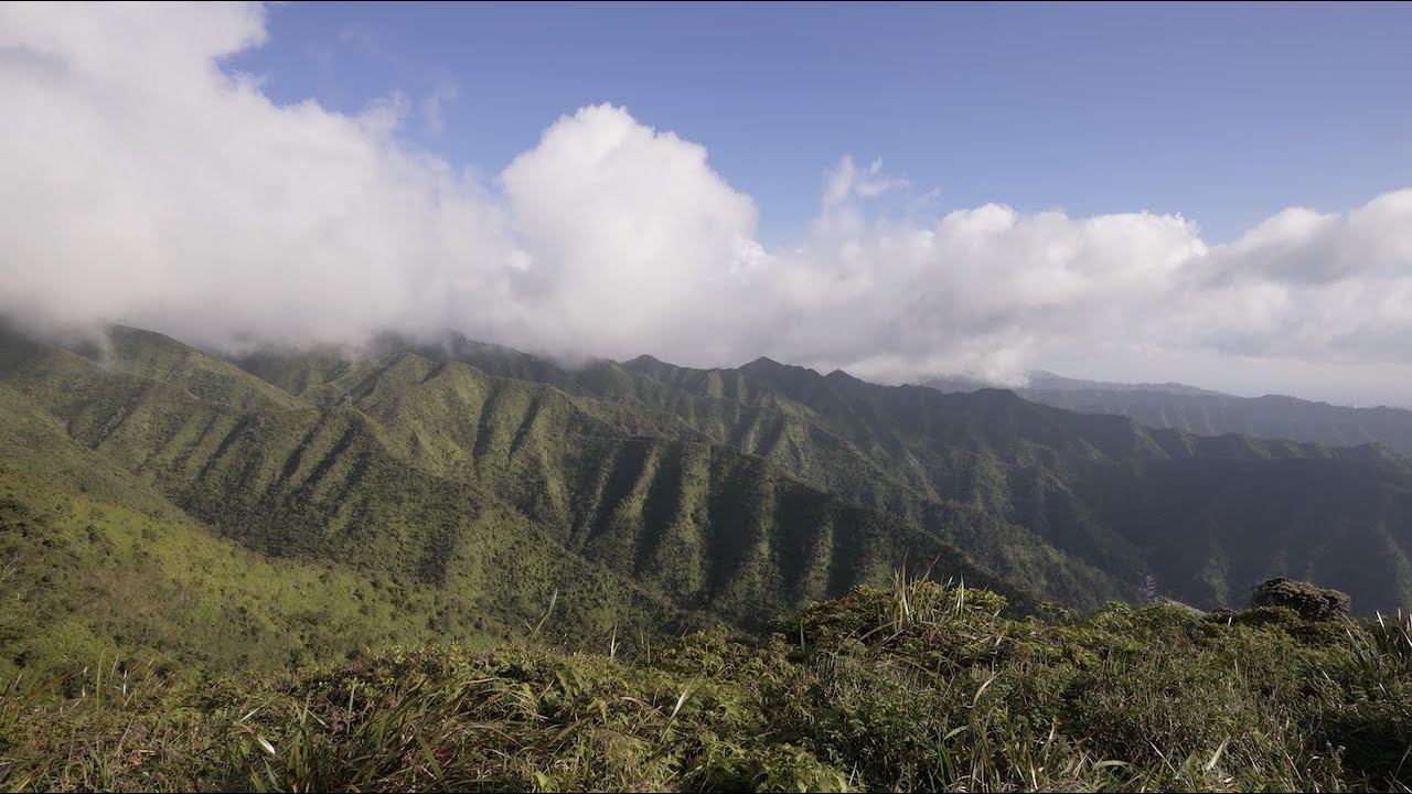 4k Koʻolau mountains above the H3 highway