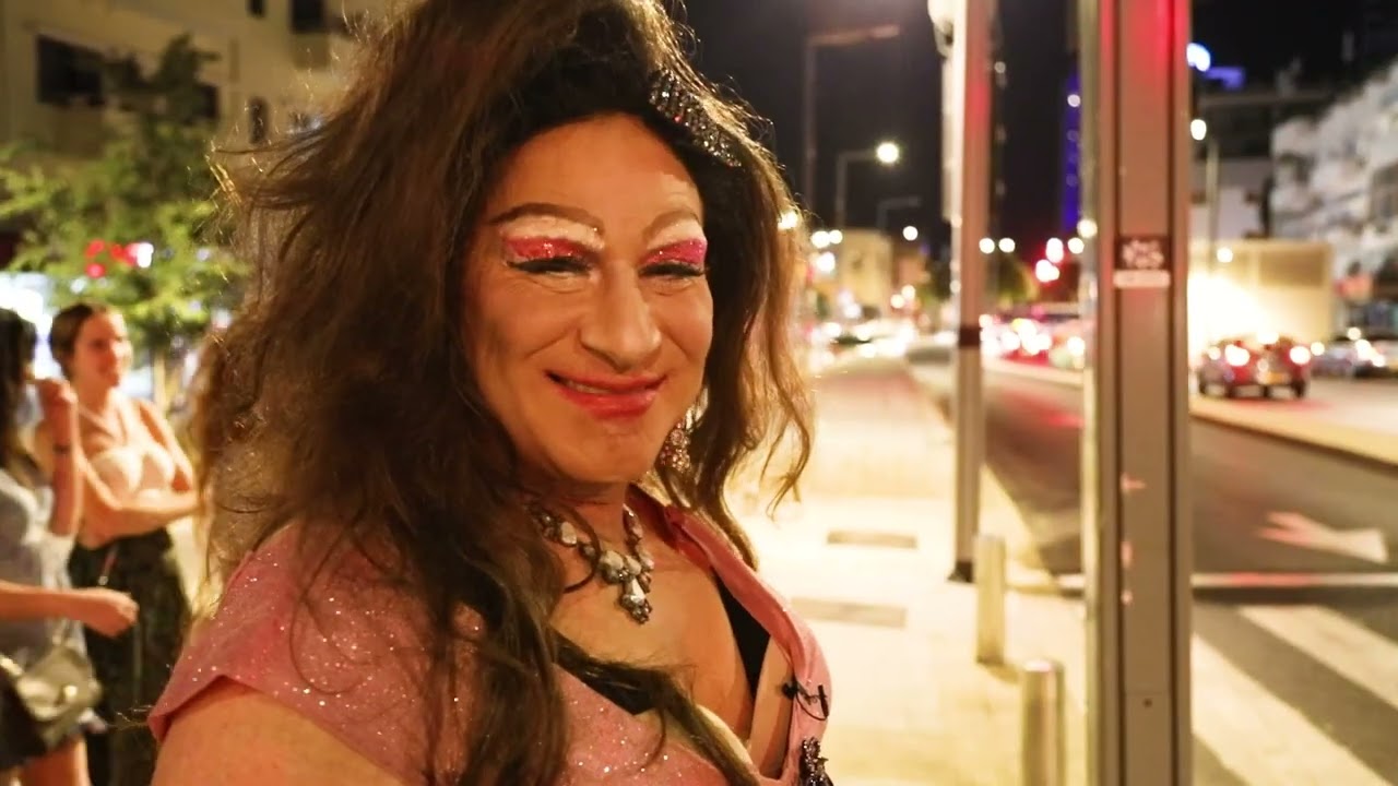 מיס גליטר - סיורי לילה בתל אביב - סיור סיפור ארז דיין