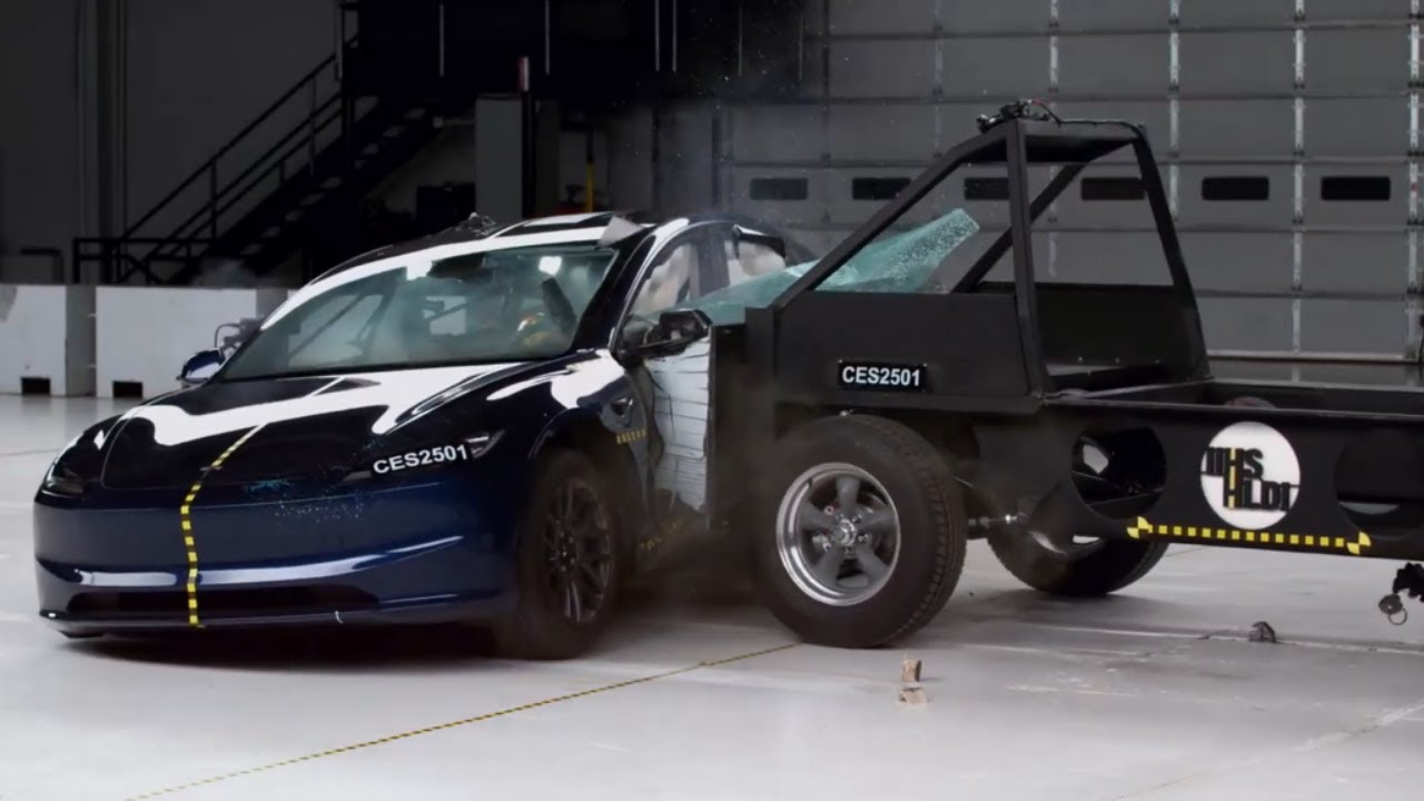 Tesla Model 3 seitlicher Crashtest 2025 &ndash; So schl&auml;gt sich das Elektroauto im Sicherheitscheck