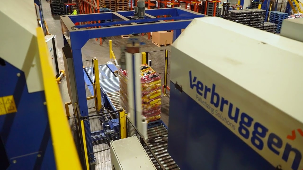 Bags of Pet Food on a Verbruggen Palletizer