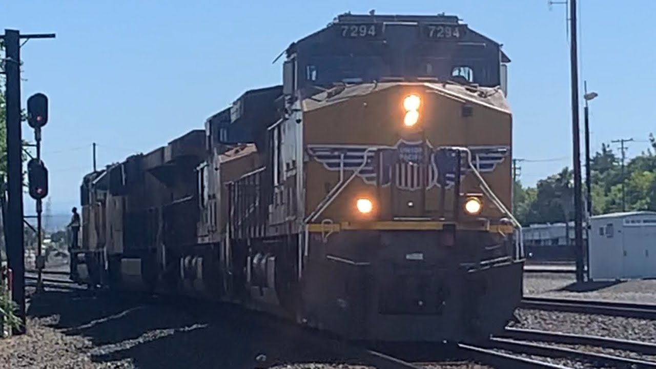 UPRR Light Engine Power Move 