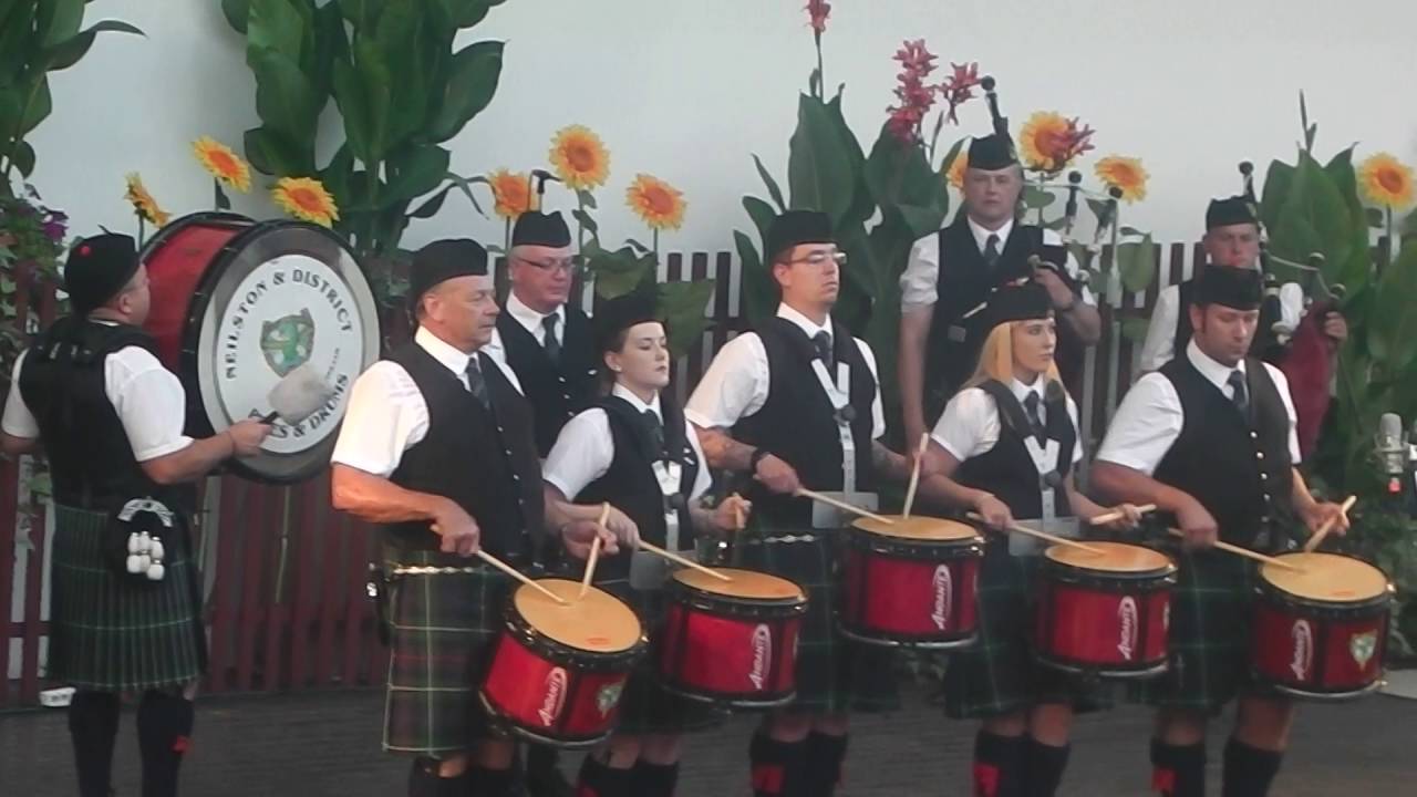 MDF 2016 Neilston & District Pipe Band - Drummers Salute