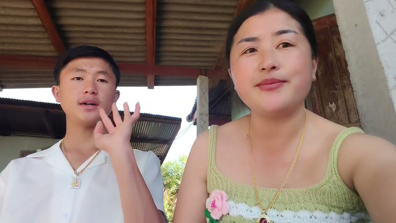 Coj tub ca lo teb cov nug tia ca tsi pom cas tu hlua nkauj tuaj khoom ca lub rooj phig 