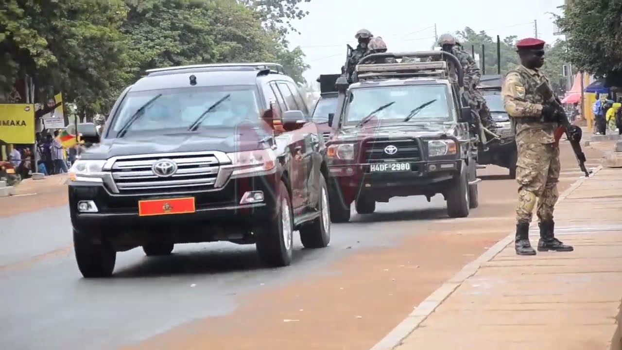 Museveni asuubizza okukola ku nguudo n’okutereeza ebyenjigiriza e Nebbi