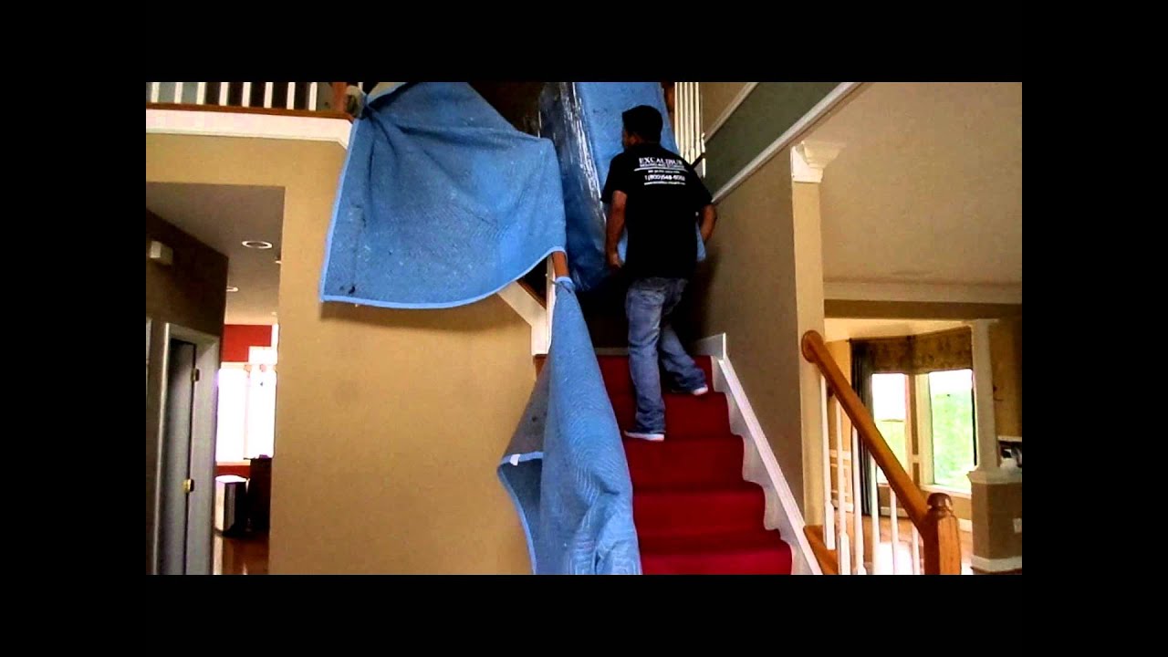 Moving Tips D.C - Pro movers carry a dresser