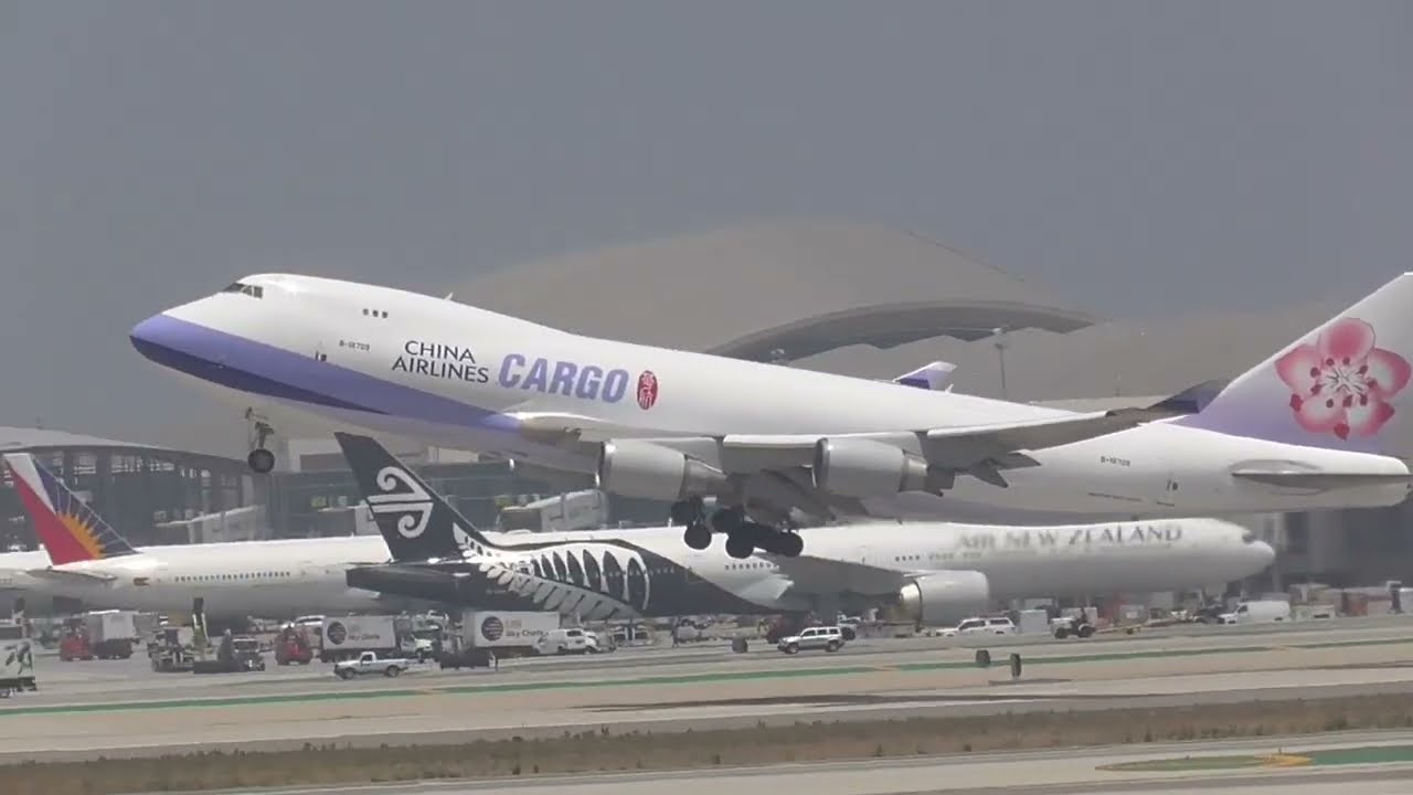 Queen of the Skies! Boeing 747 Action at LAX!