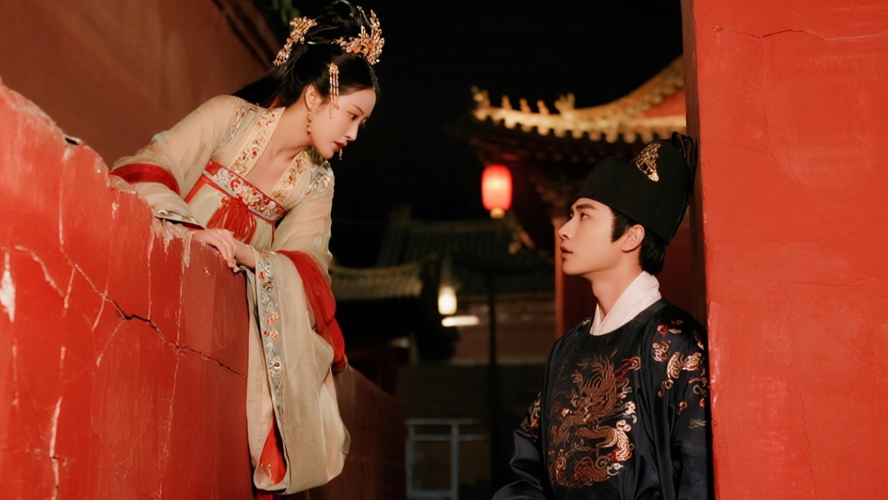 She Refused the Crown and Fled Before the Wedding, Not Knowing the New Emperor Had Escaped Too