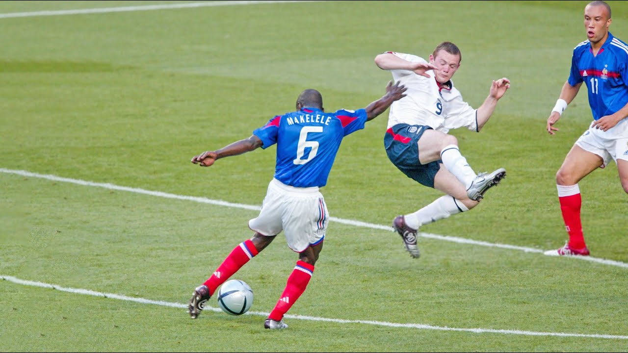 Wayne Rooney Defending like Maldini !!