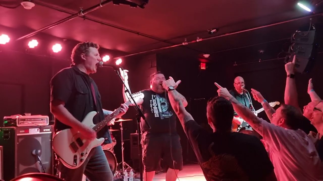 Iron Chic - To Shreds, You Say? (live @ Amityville Music Hall 19.07.2024)