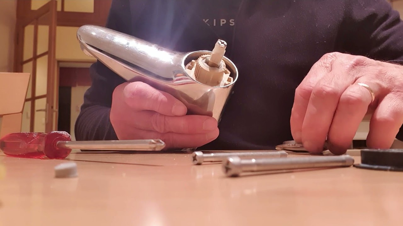 Demontage flexibles alimentation robinet mitigeur Grohe