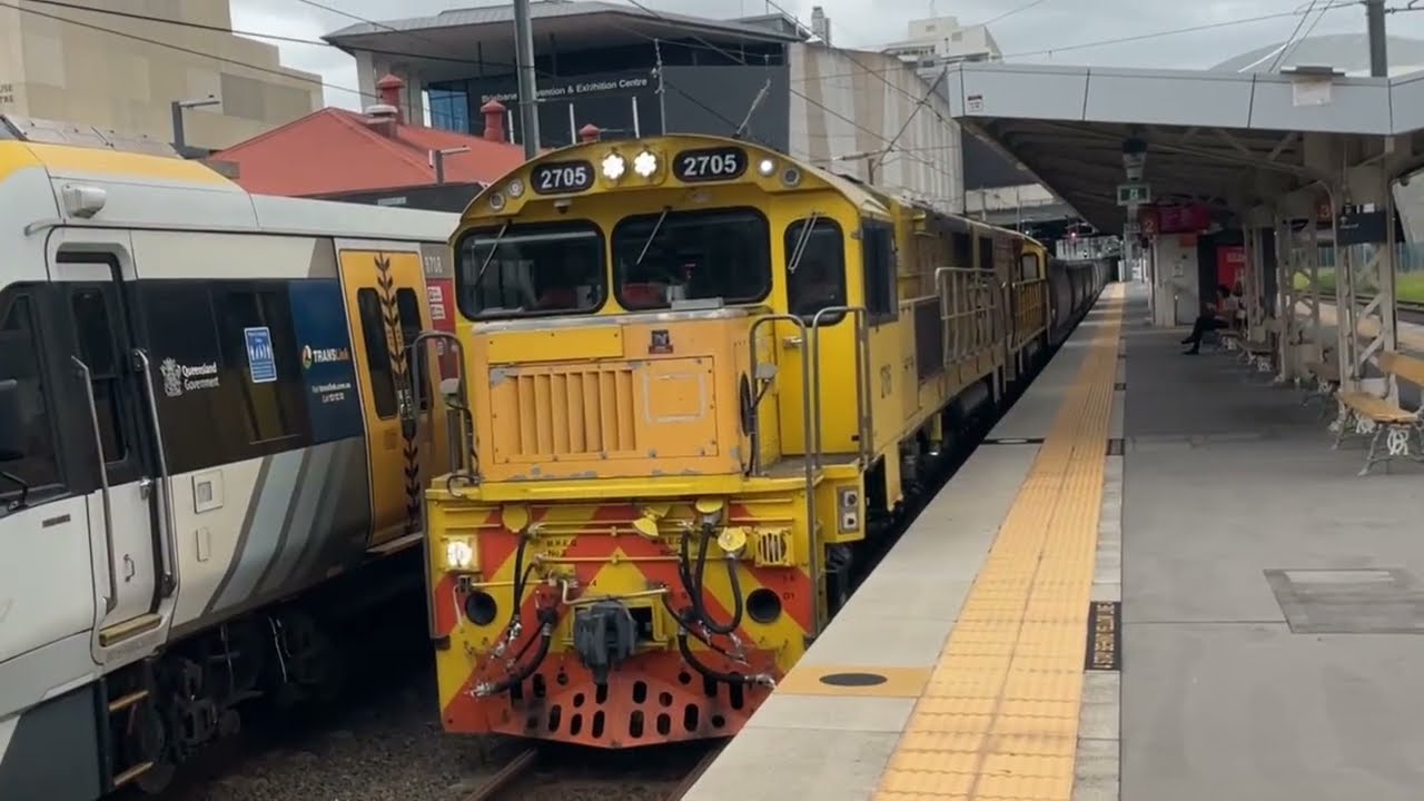 (Country Horn) Aurizon 2705 Passing South Brisbane Train Station Platform 2