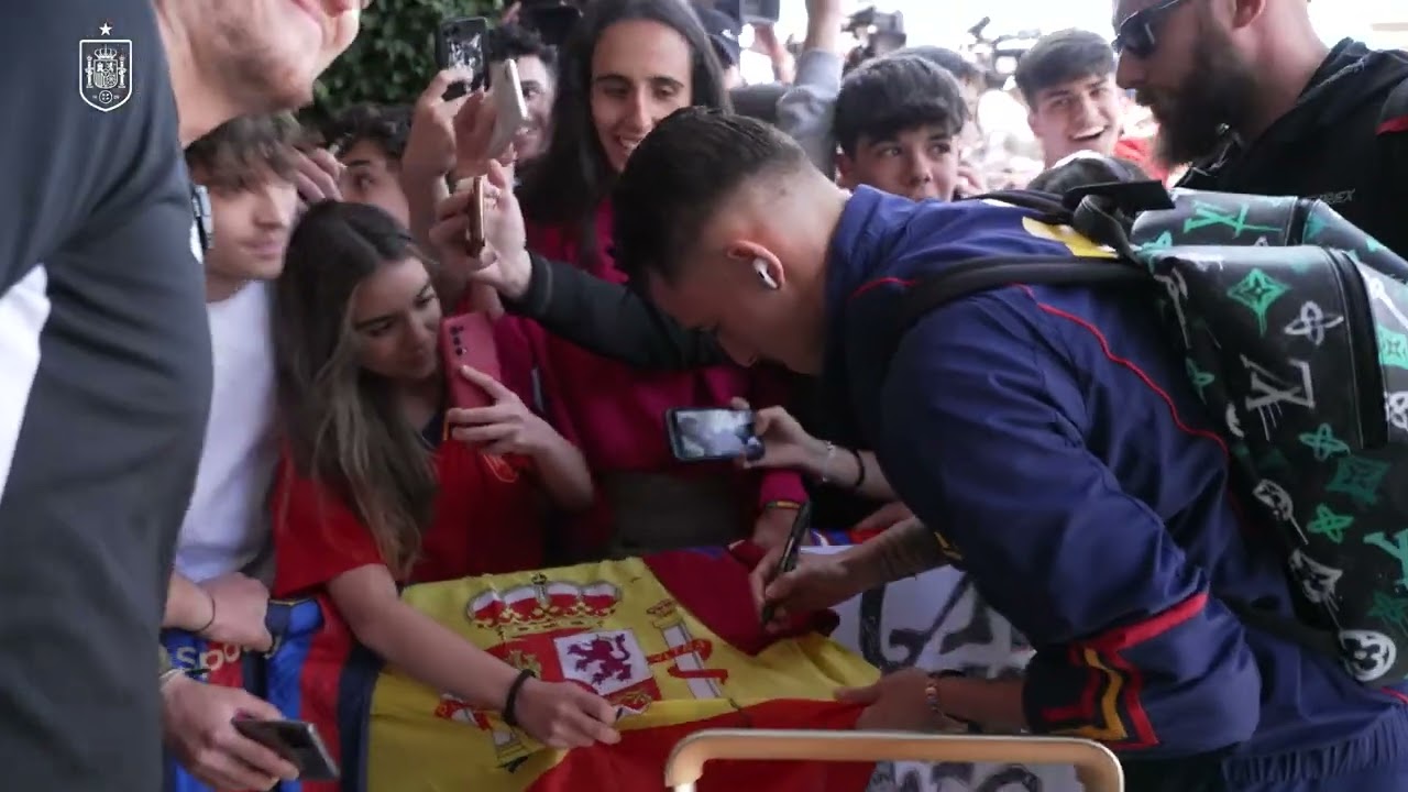 Caluroso recibimiento a la Selección en Málaga 🇪🇸  | 🔴 SEFUTBOL