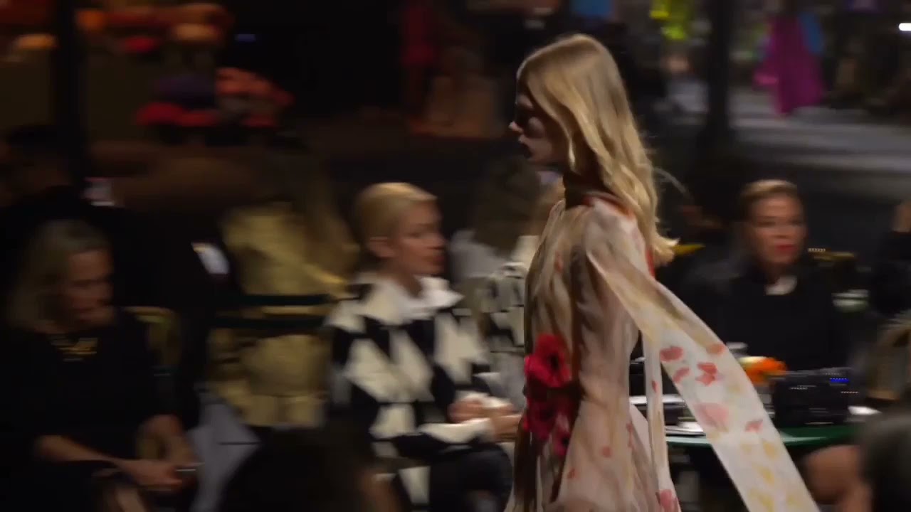 Sophia Enggaard for Valentino SS 2022 Paris Fashion Week october 1, 2021.