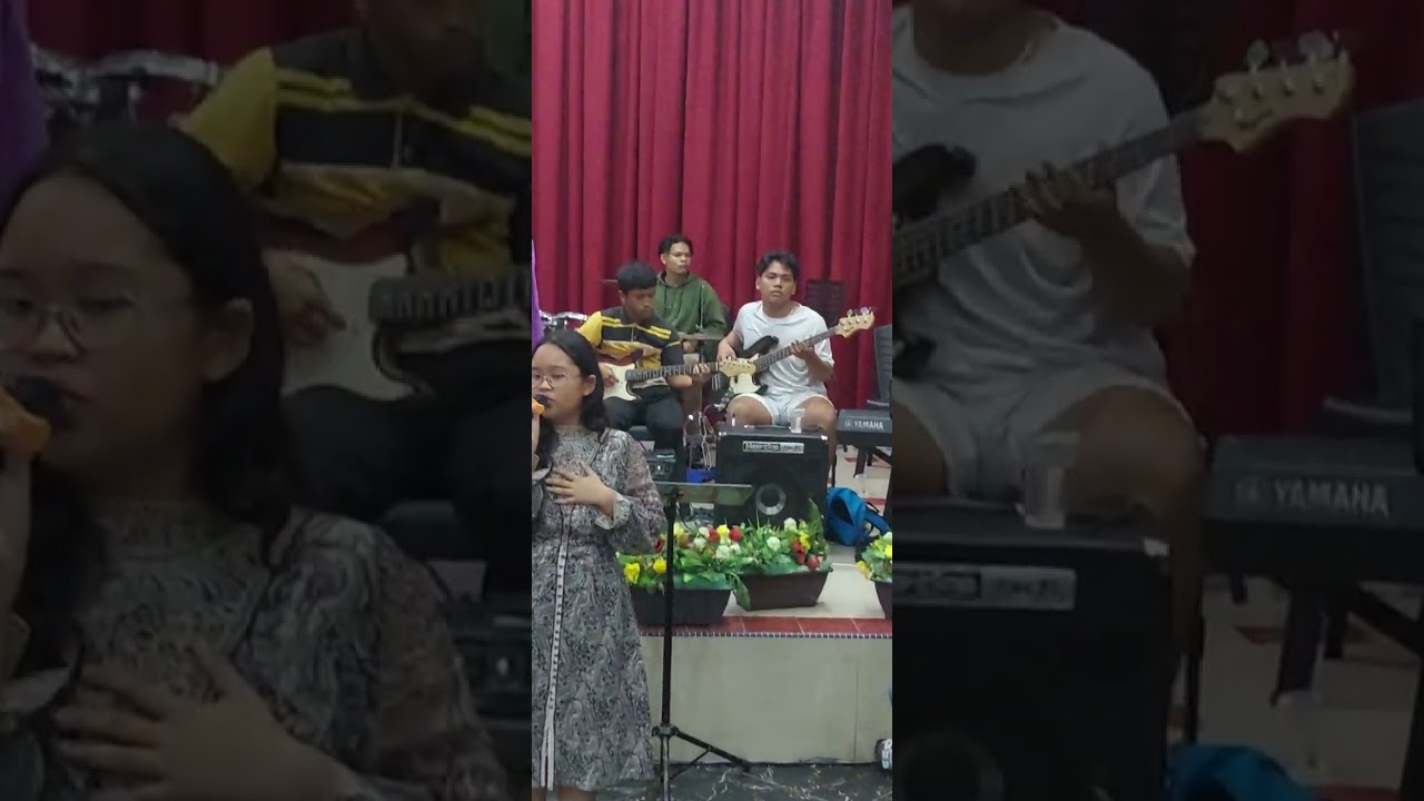 Pianist ..Brian dan Singer Trixie Manik