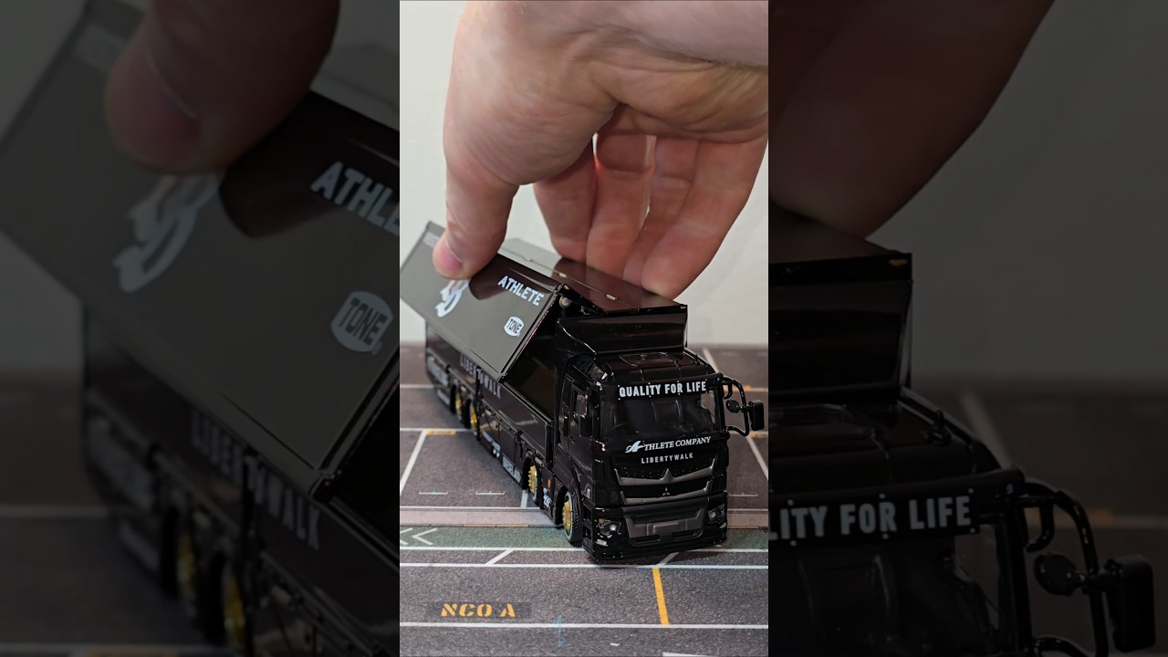 Amazing Liberty Walk Truck! Diecast Masterpiece! GCD. 1/64 scale. Mitsubishi Fuso.